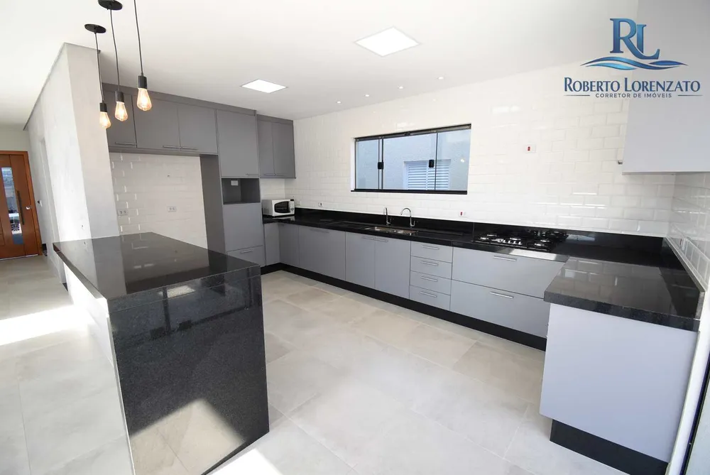 Casa, 4 quartos, 247 m² - Foto 1