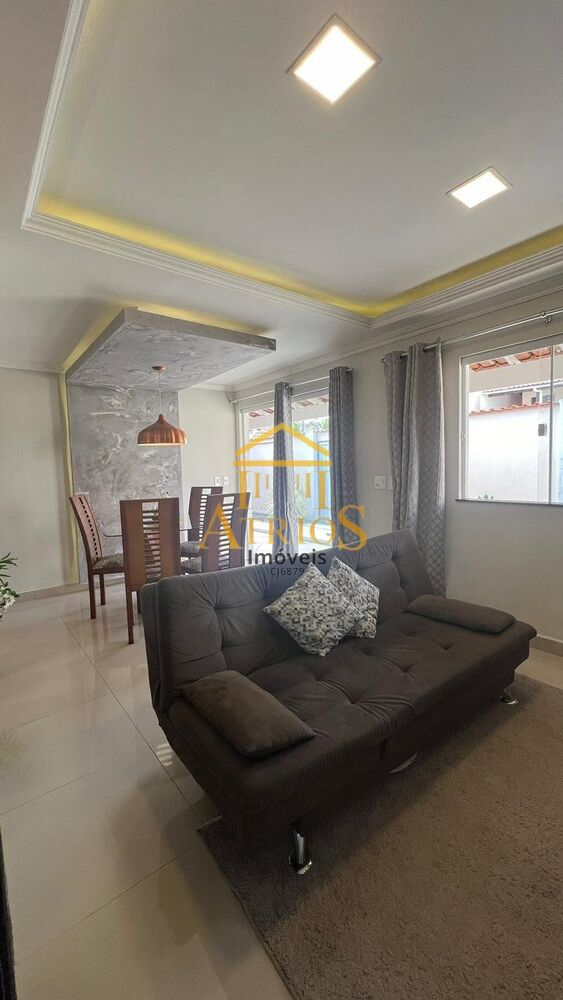Casa à venda com 3 quartos, 159m² - Foto 1