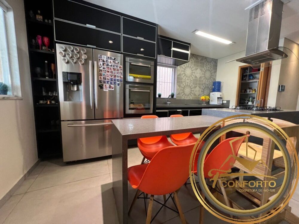 Casa à venda com 3 quartos, 272m² - Foto 1