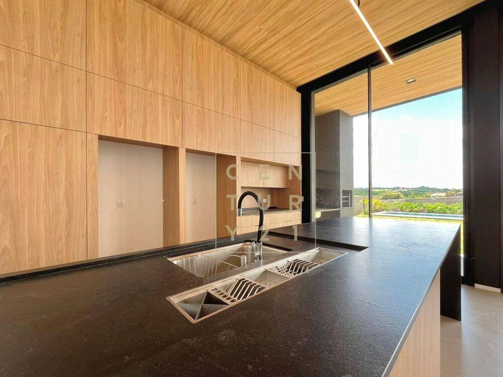 Casa de Condomínio à venda com 3 quartos, 233m² - Foto 2