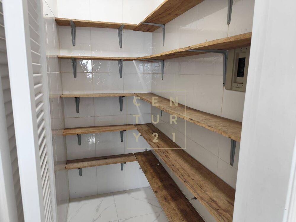 Casa de Condomínio à venda com 3 quartos, 290m² - Foto 2
