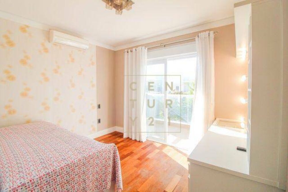 Casa de Condomínio à venda com 3 quartos, 388m² - Foto 1