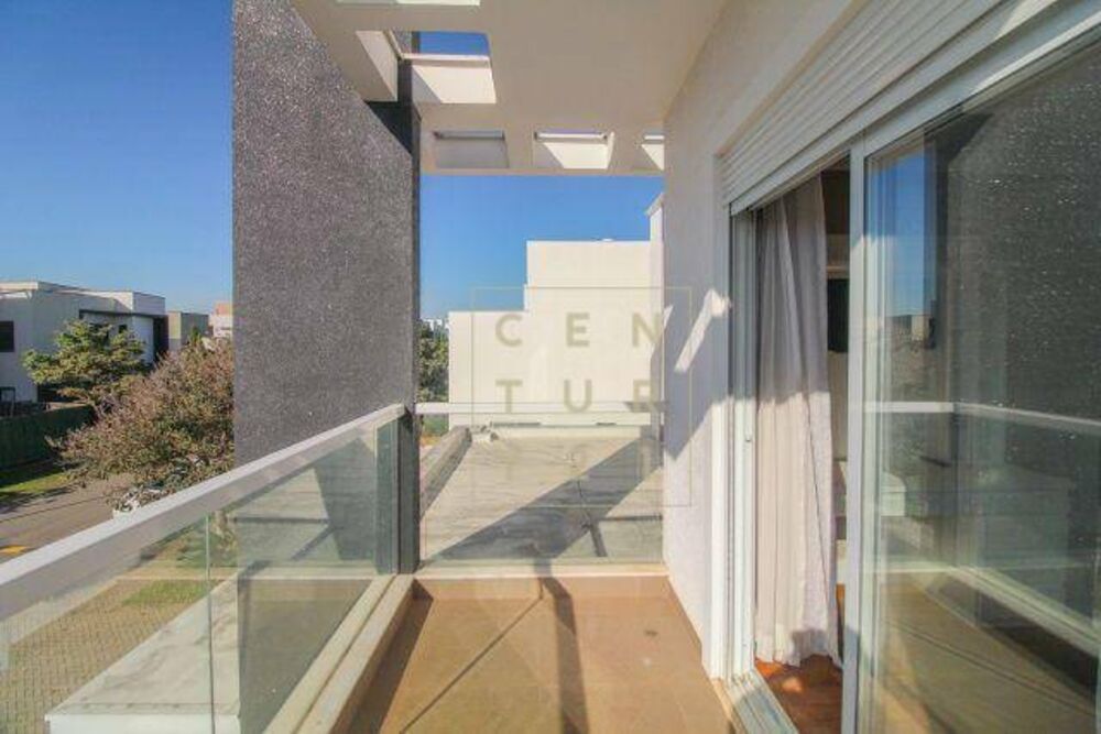 Casa de Condomínio à venda com 3 quartos, 388m² - Foto 2