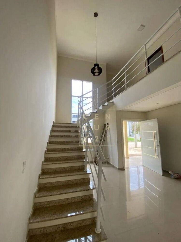 Casa de Condomínio para alugar com 3 quartos, 250m² - Foto 2
