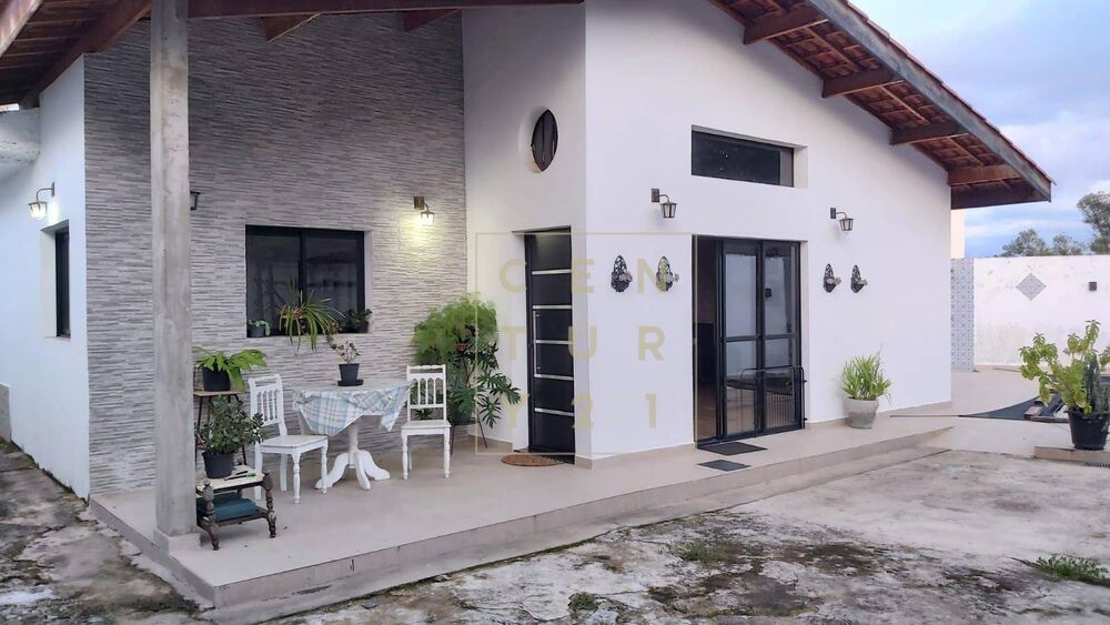 Casa à venda com 3 quartos, 234m² - Foto 2