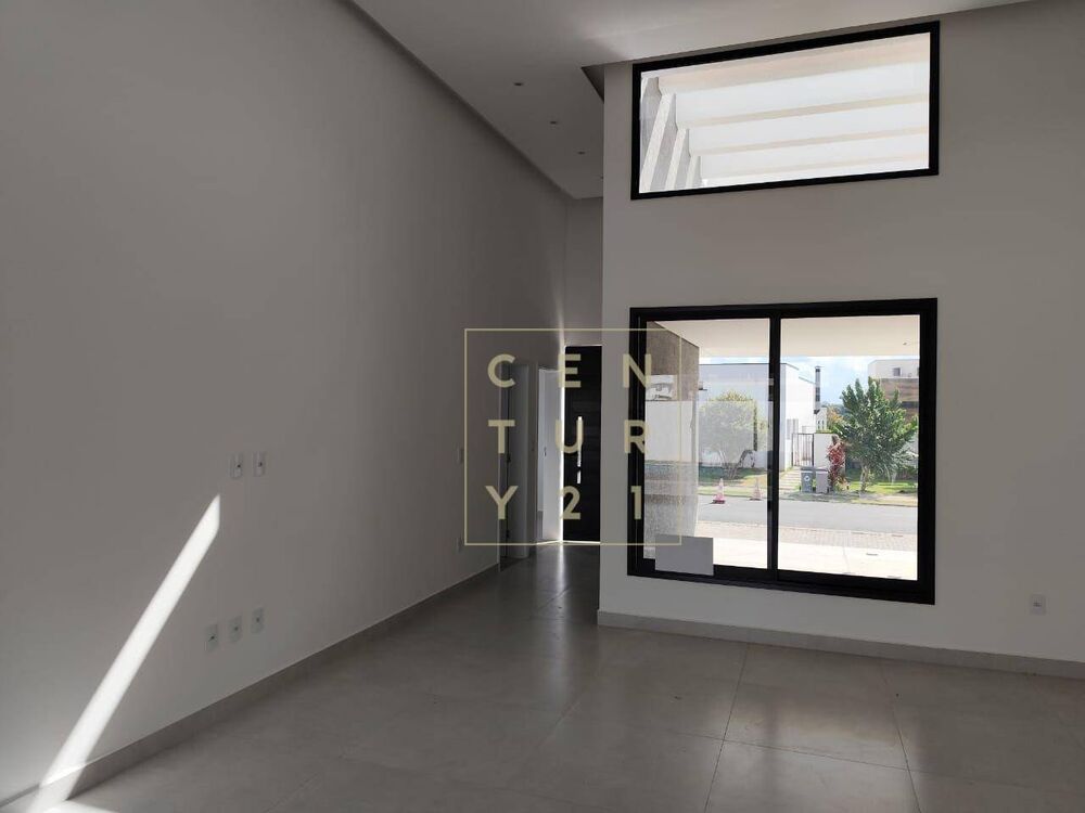 Casa de Condomínio à venda com 3 quartos, 240m² - Foto 1