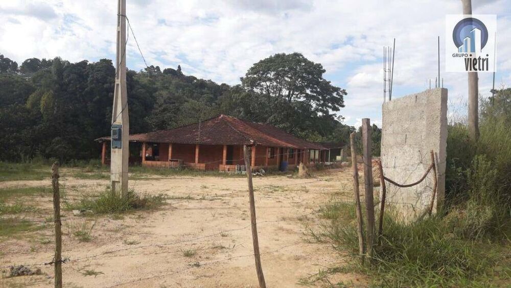 Chácara à venda com 4 quartos, 300m² - Foto 1