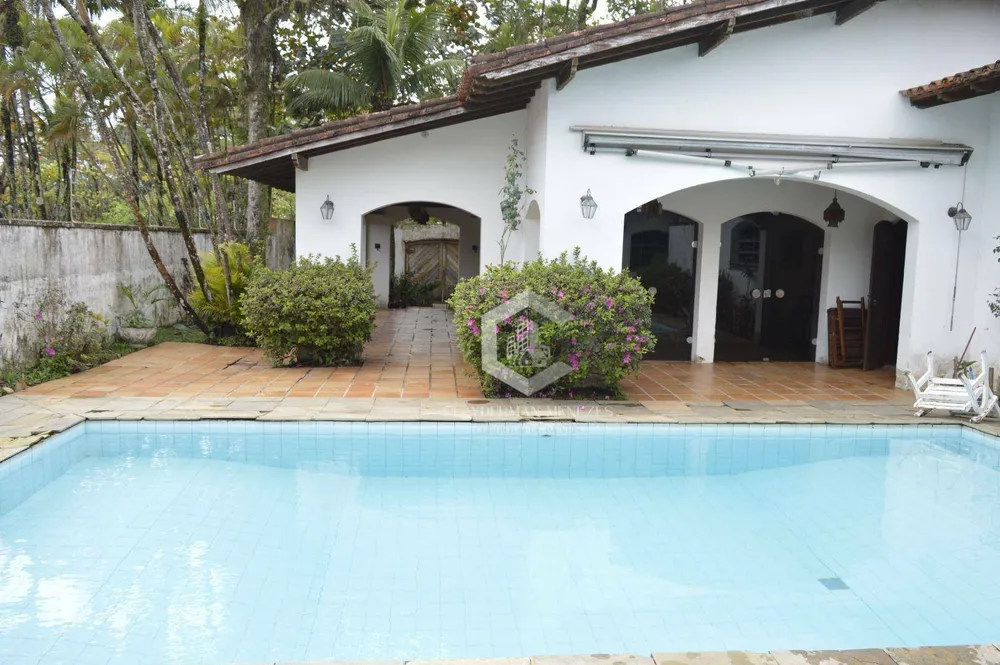 Casa, 5 quartos, 249 m² - Foto 1