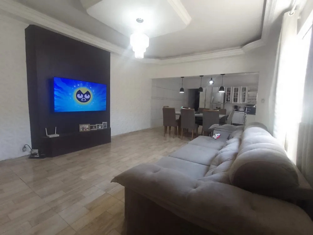 Casa, 5 quartos, 236 m² - Foto 1