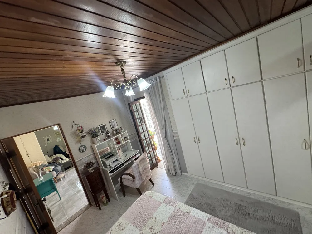 Casa, 5 quartos, 224 m² - Foto 1