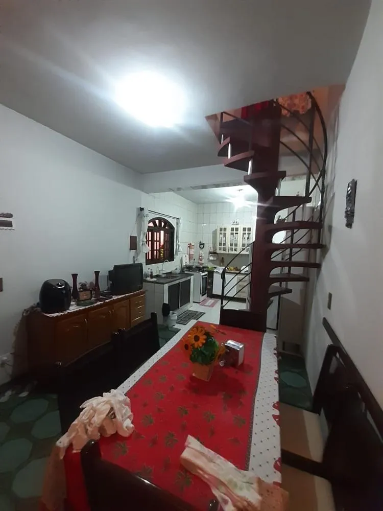 Casa, 6 quartos, 142 m² - Foto 4
