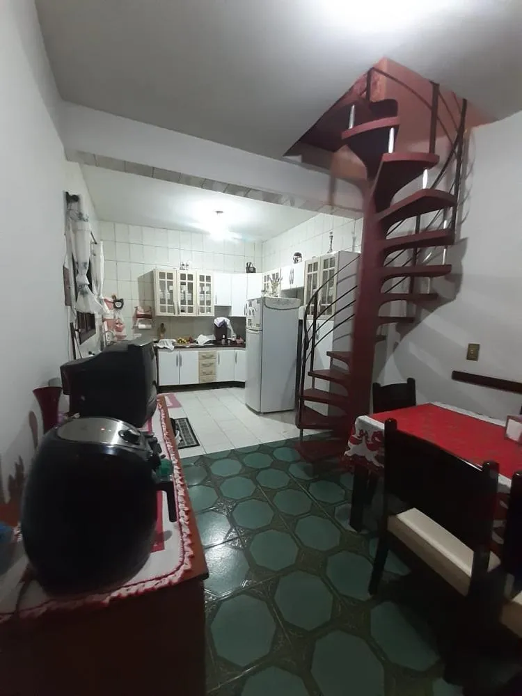 Casa, 6 quartos, 142 m² - Foto 1