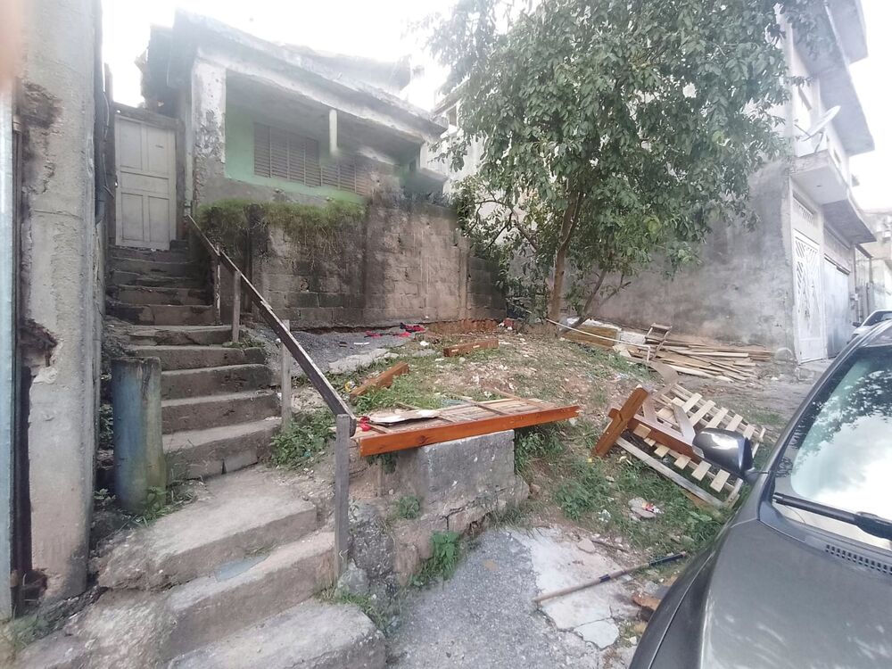 Terreno à venda com 1 quarto, 308m² - Foto 1