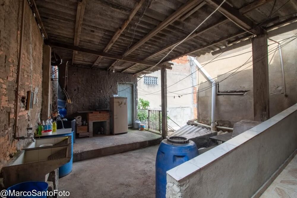 Casa à venda com 6 quartos, 50m² - Foto 3