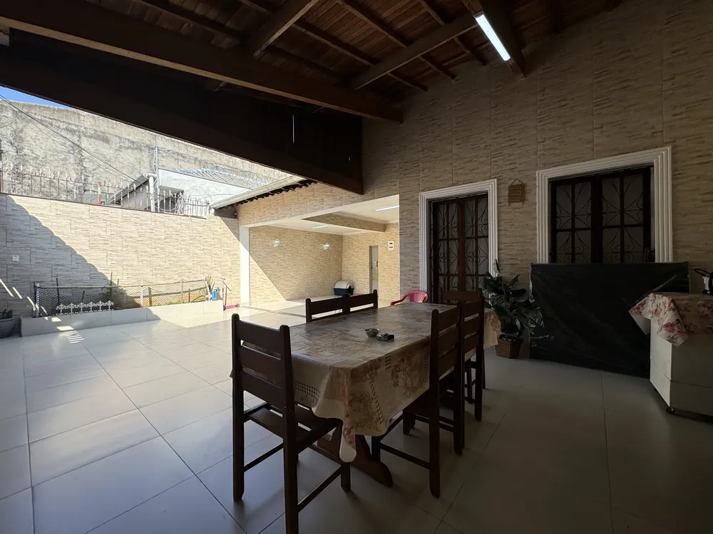 Casa, 3 quartos, 207 m² - Foto 1