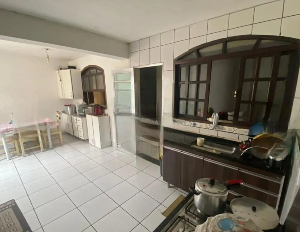 Casa, 6 quartos, 150 m² - Foto 1