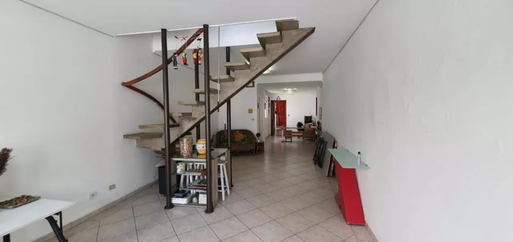 Casa à venda com 3 quartos, 180m² - Foto 1