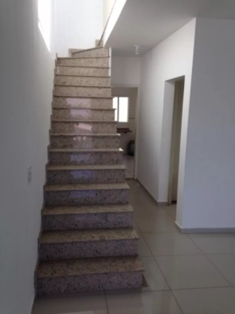 Casa à venda com 3 quartos, 191m² - Foto 3