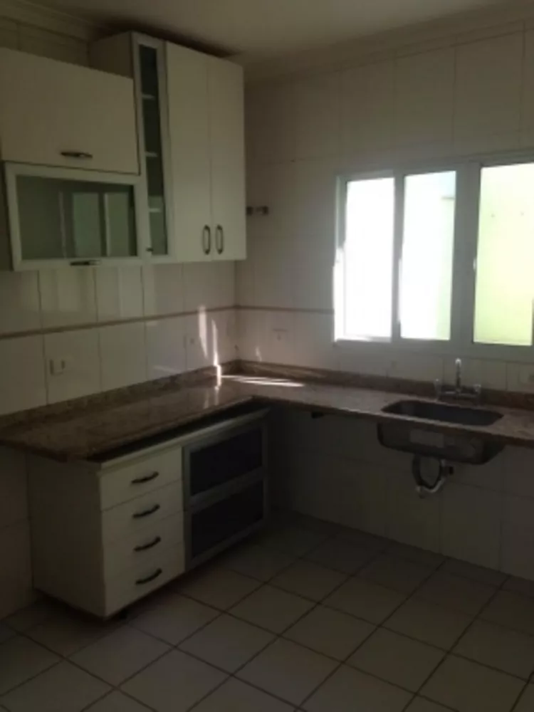 Casa à venda com 3 quartos, 191m² - Foto 2