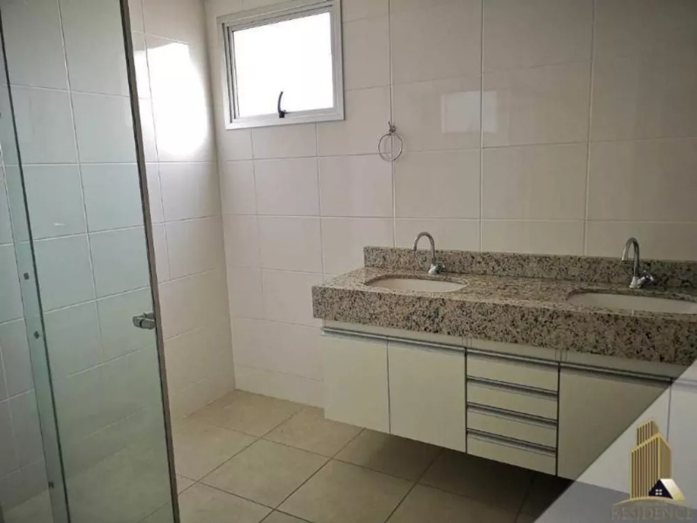 Apartamento para alugar com 3 quartos, 134m² - Foto 2