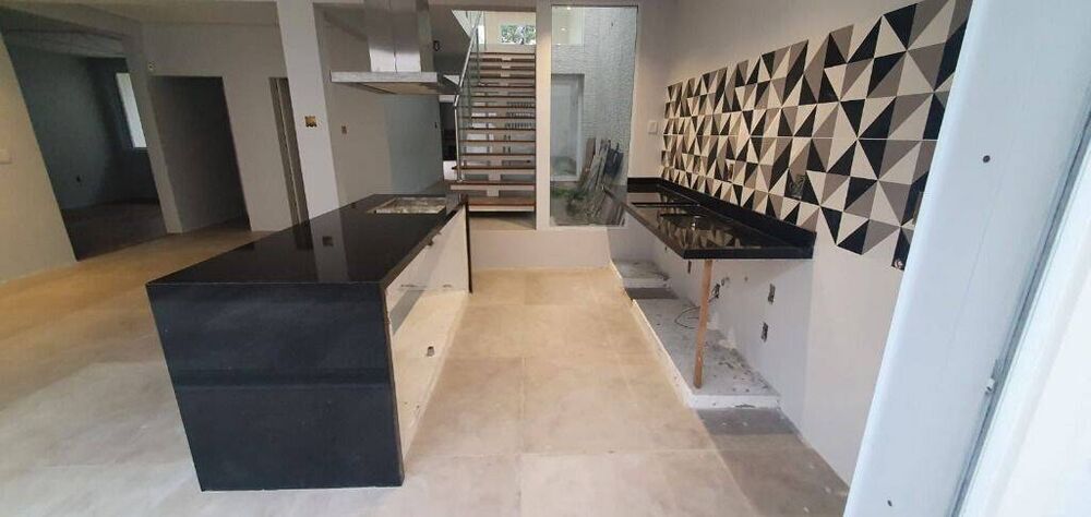 Casa à venda com 3 quartos, 244m² - Foto 3