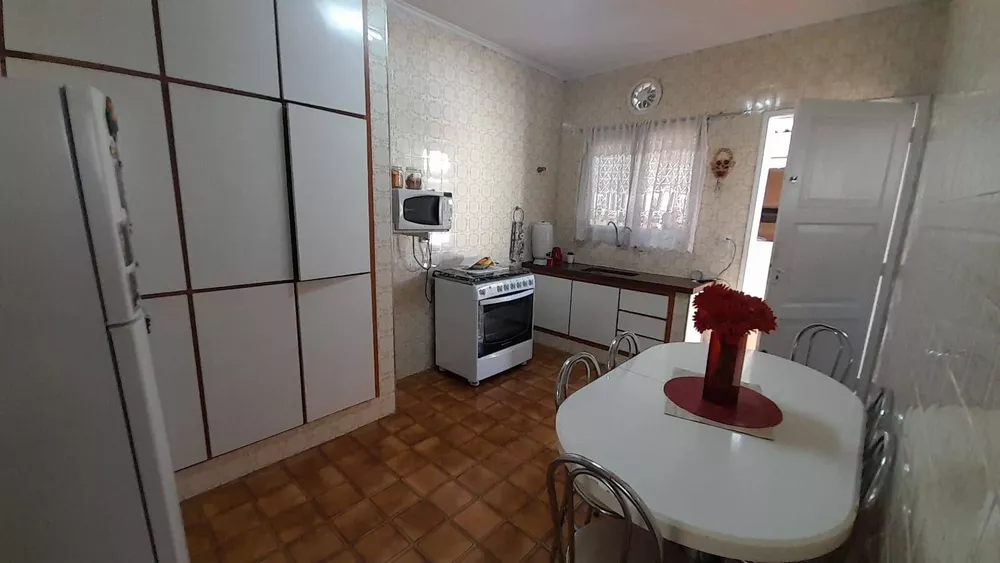 Casa à venda com 2 quartos, 230m² - Foto 6