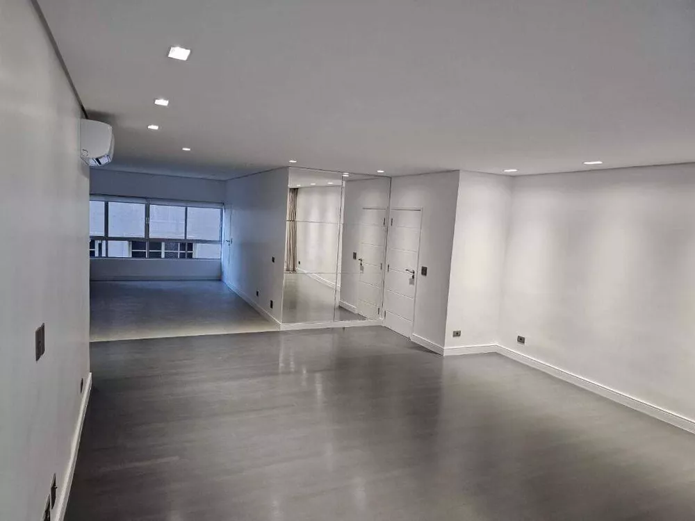 Apartamento à venda com 4 quartos, 210m² - Foto 1