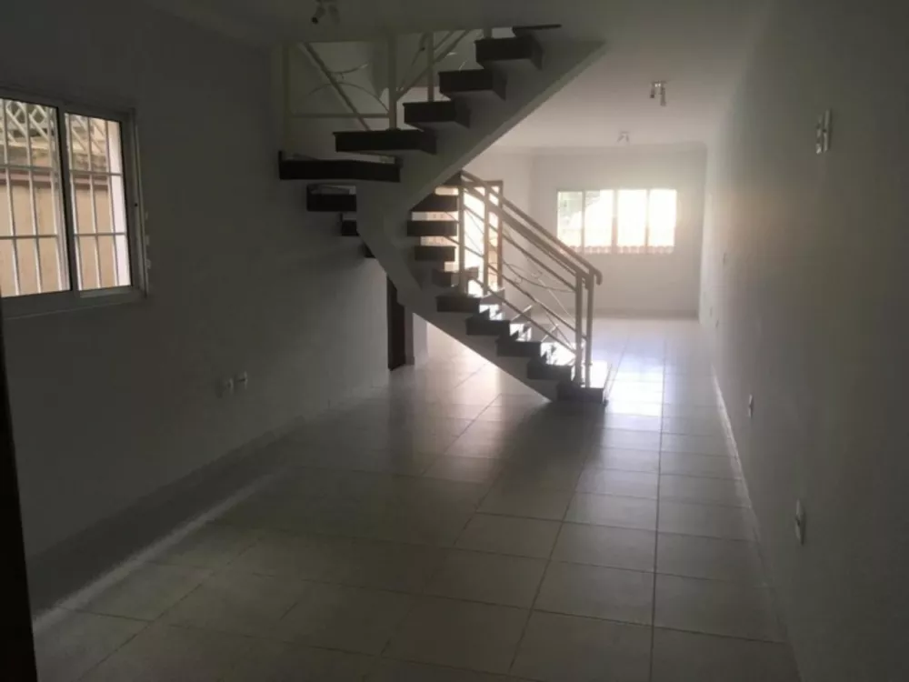 Sobrado para alugar com 3 quartos, 350m² - Foto 1