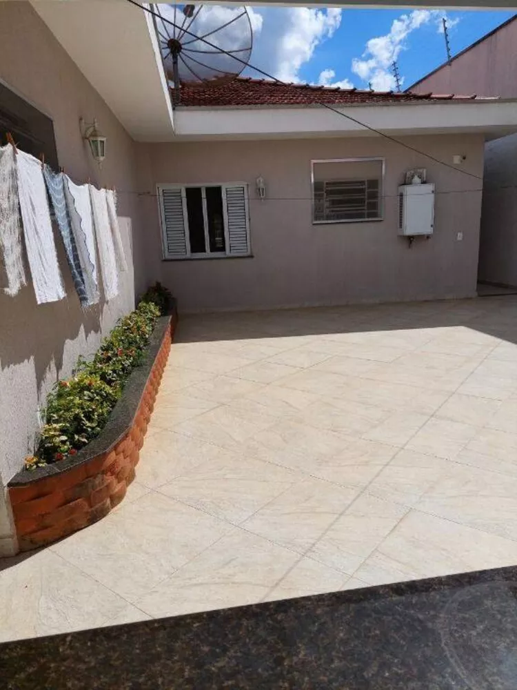 Sobrado à venda com 3 quartos, 317m² - Foto 1