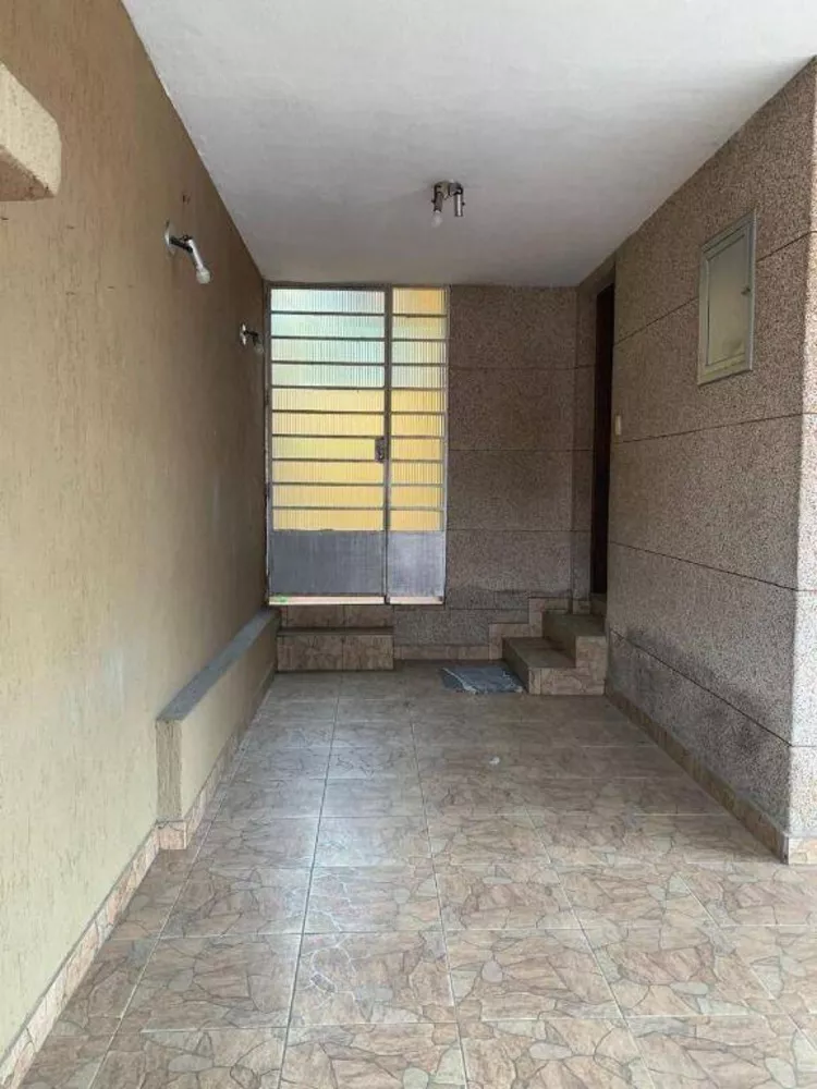 Casa à venda com 2 quartos, 130m² - Foto 2