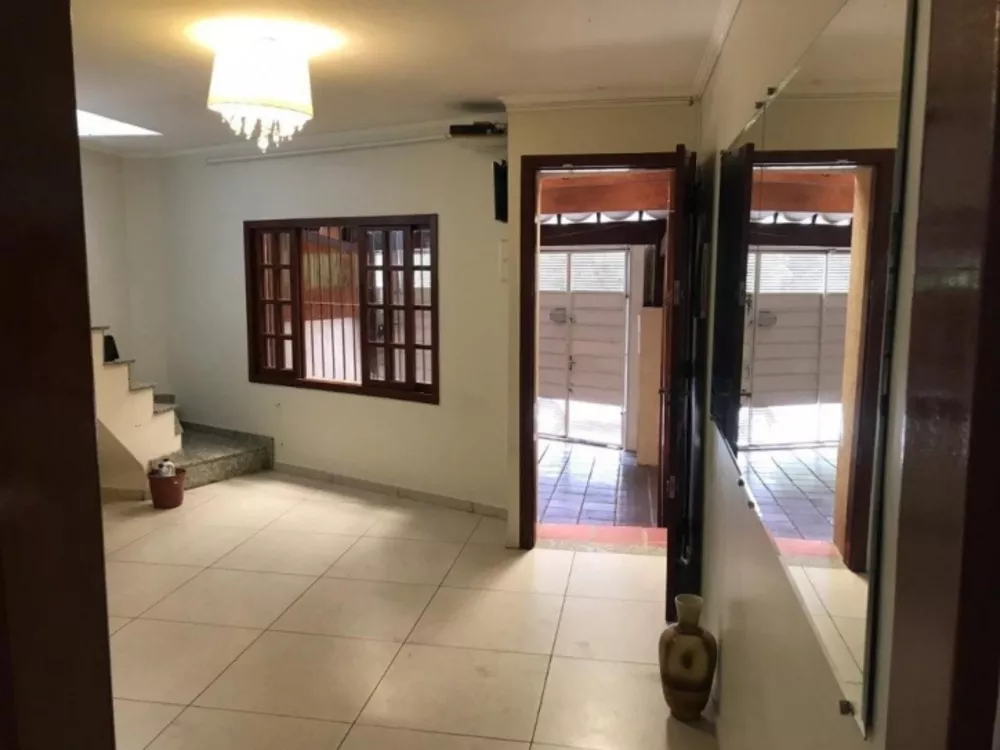 Casa à venda com 2 quartos, 114m² - Foto 1