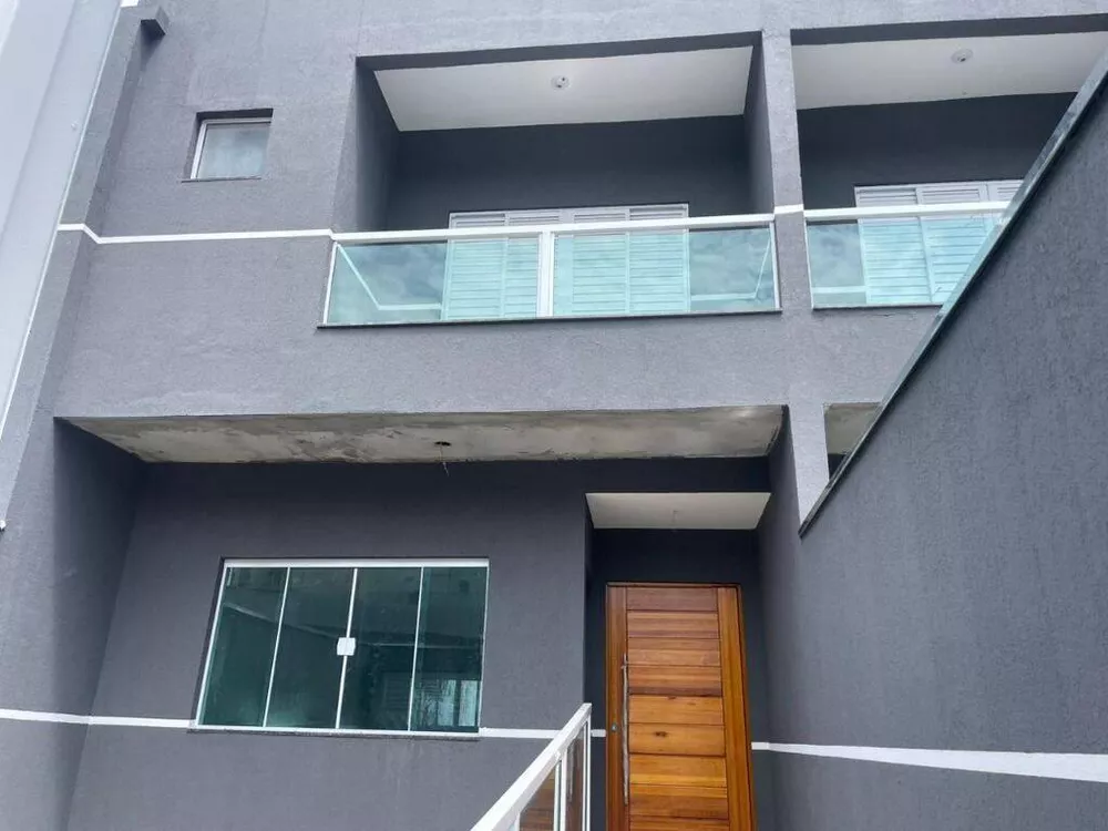 Casa à venda e aluguel com 3 quartos, 225m² - Foto 2