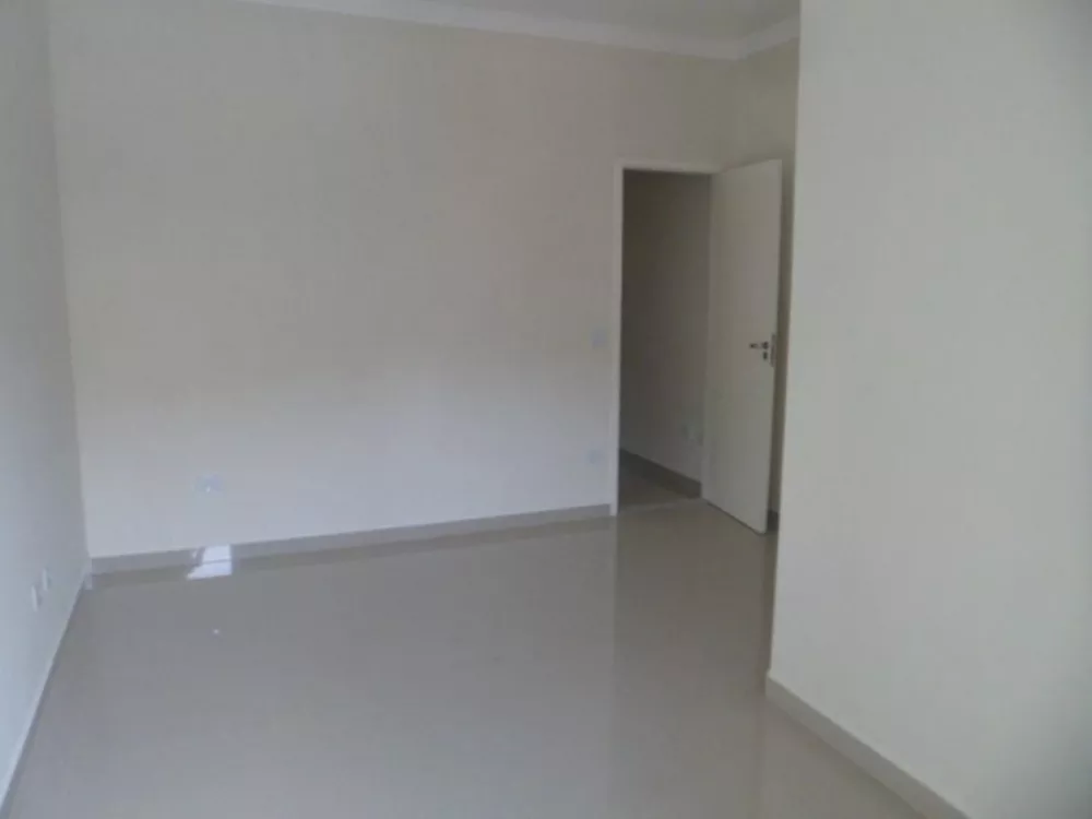 Sobrado à venda com 3 quartos, 200m² - Foto 2