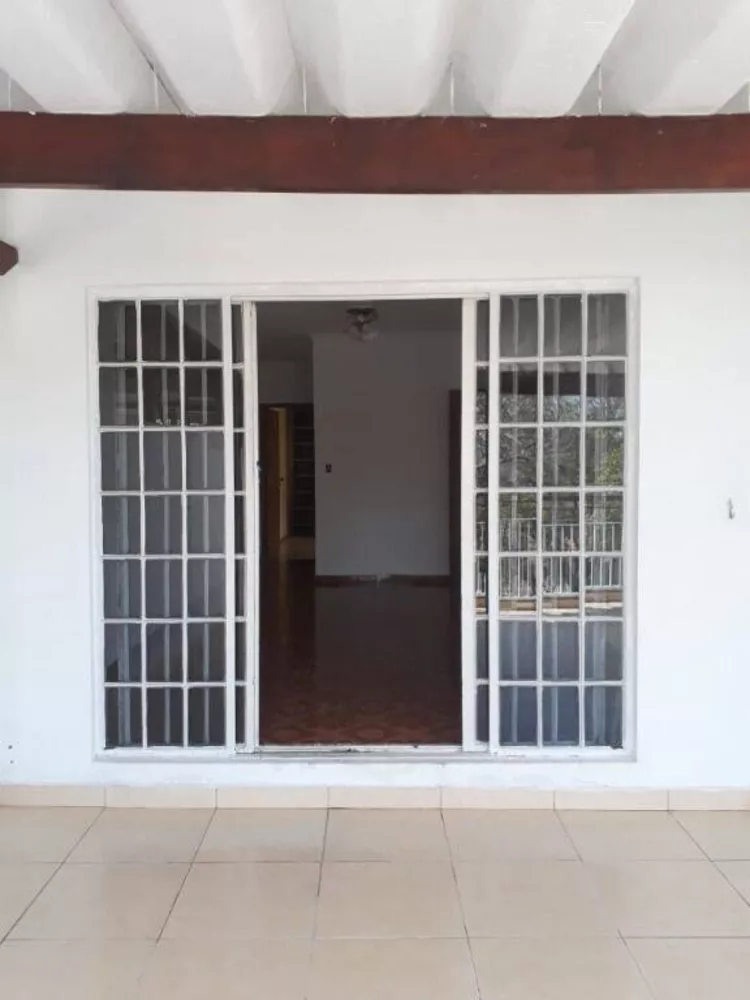 Casa à venda e aluguel com 3 quartos, 160m² - Foto 3