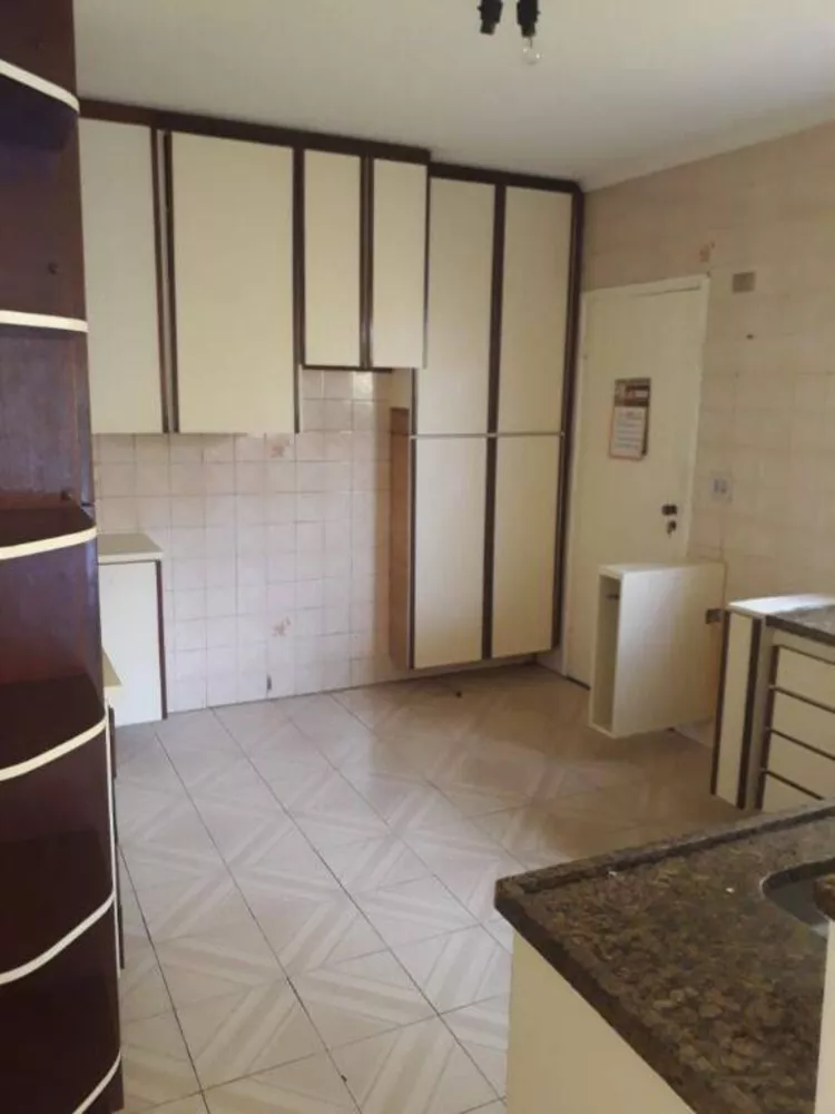 Casa à venda e aluguel com 3 quartos, 160m² - Foto 1