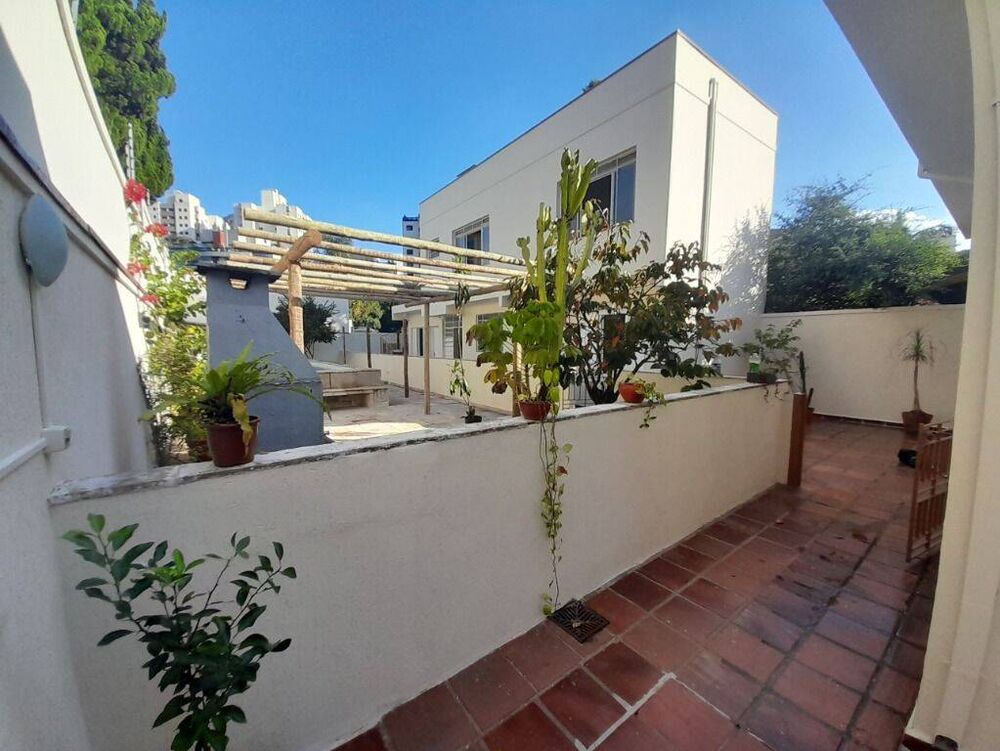 Casa para alugar com 3 quartos, 280m² - Foto 4