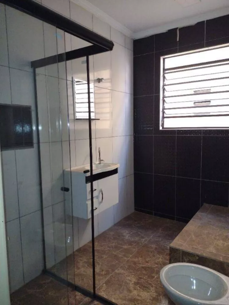 Casa para alugar com 2 quartos, 150m² - Foto 4