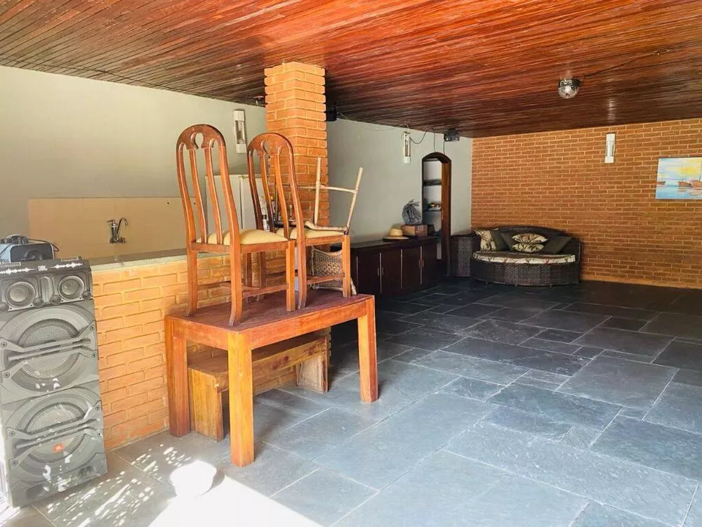 Casa à venda com 4 quartos, 450m² - Foto 2