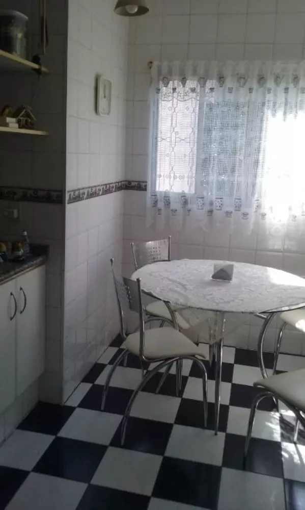 Casa à venda com 3 quartos, 250m² - Foto 4