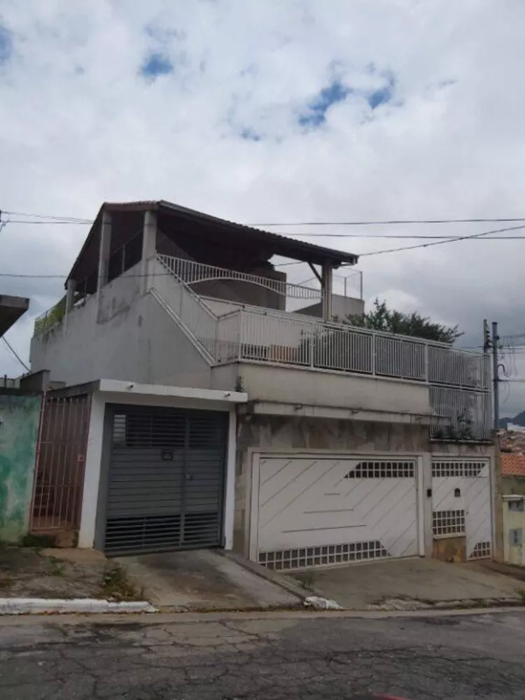 Casa à venda com 3 quartos, 200m² - Foto 1