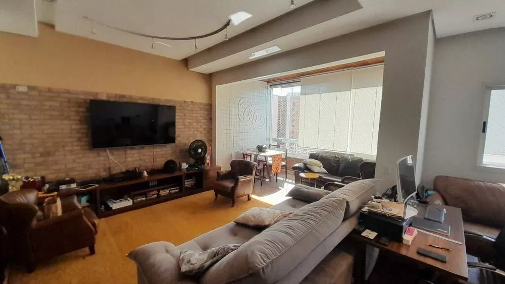 Apartamento à venda com 3 quartos, 130m² - Foto 1