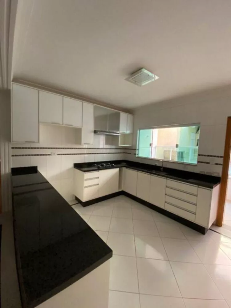 Sobrado à venda com 3 quartos, 240m² - Foto 1