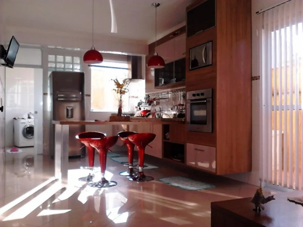 Sobrado, 3 quartos, 206 m² - Foto 1