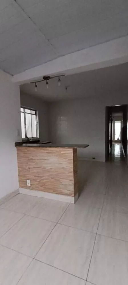 Casa para alugar com 2 quartos, 110m² - Foto 1