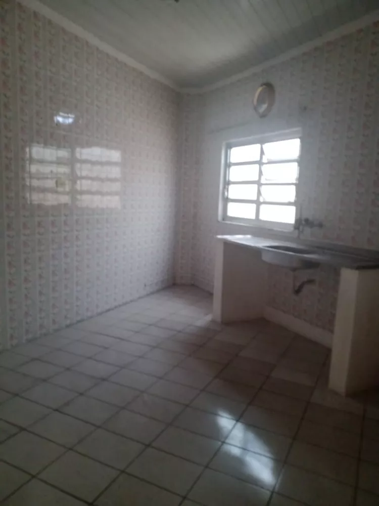 Casa à venda com 2 quartos, 100m² - Foto 1