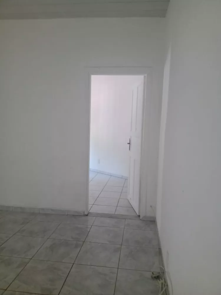 Casa à venda com 2 quartos, 100m² - Foto 3