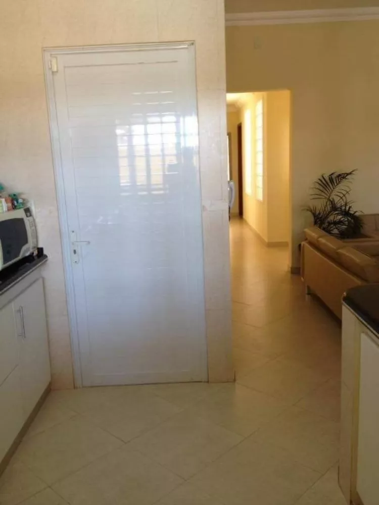 Casa à venda com 3 quartos, 179m² - Foto 8