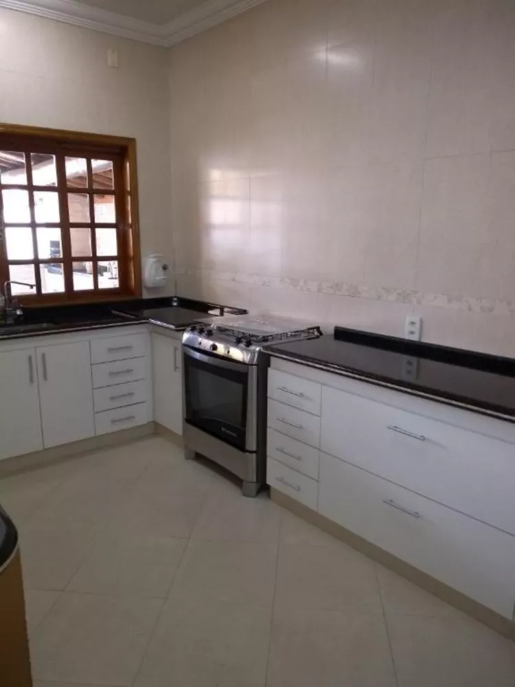 Casa à venda com 3 quartos, 179m² - Foto 4