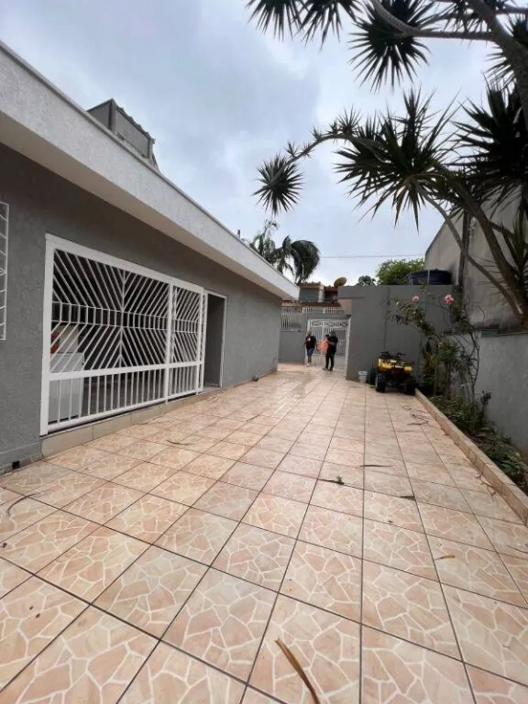 Casa à venda com 3 quartos, 303m² - Foto 3