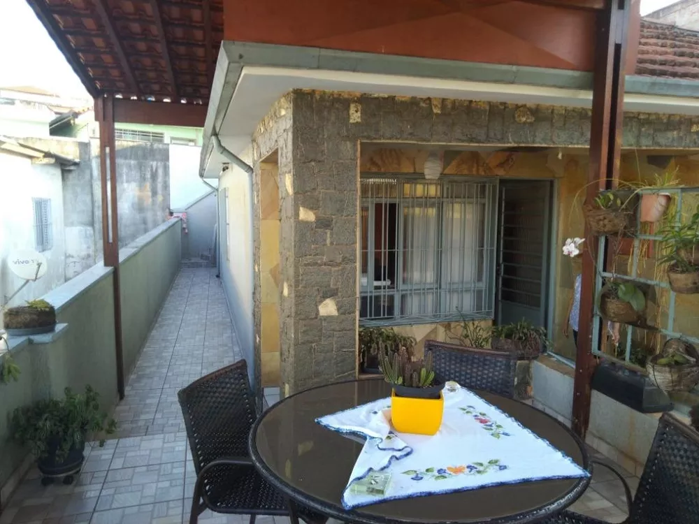 Casa à venda com 4 quartos, 120m² - Foto 1